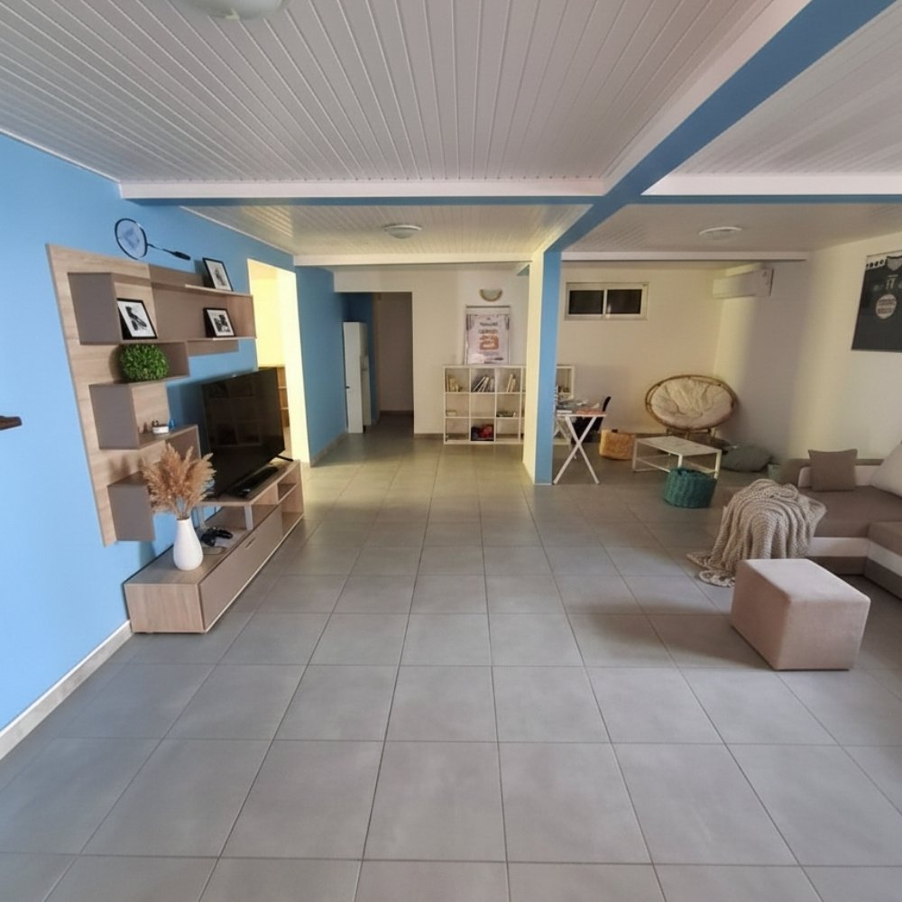 Salon Ciel d'Azur — espace de vie spacieux et lumineux