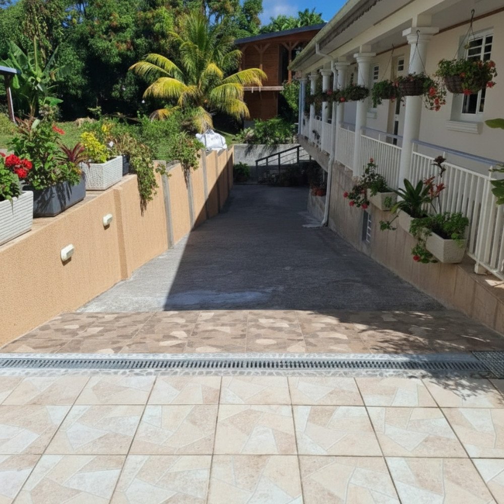 Entrée et parking